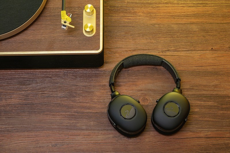 新赛道新挑战新突破，HiFi音响厂诚意之作，惠威AW-68无线耳机