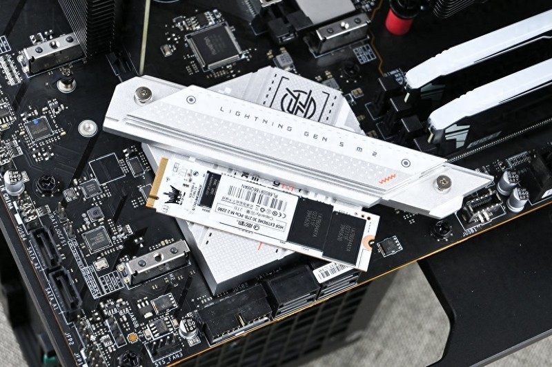 满血版E18方案，影驰HOF EXTREME30 2TB固态硬盘开箱试玩