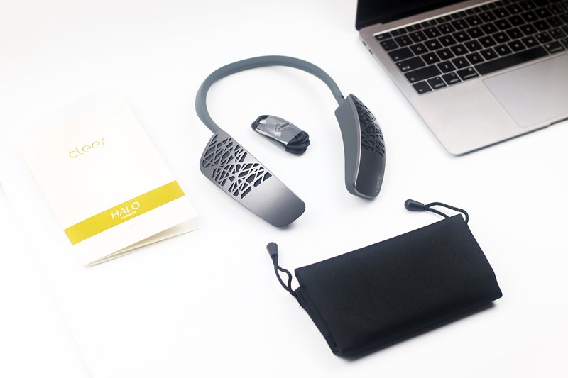 打开Cleer HALO无线颈戴音箱，就想得到有设计感还得体的它