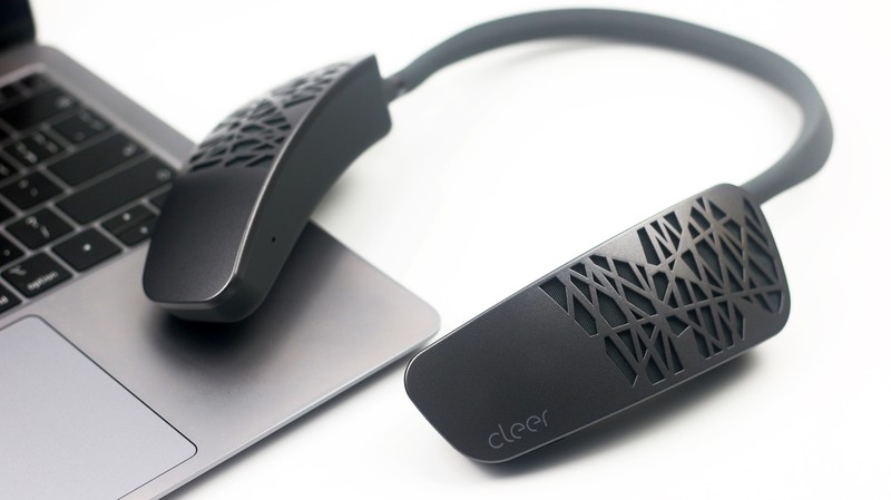 打开Cleer HALO无线颈戴音箱，就想得到有设计感还得体的它