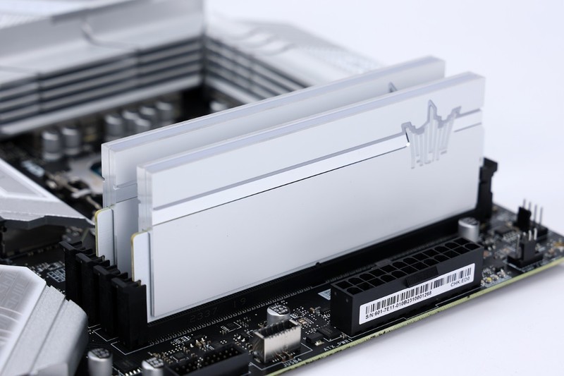 圣诞装机不求人，14代酷睿i5-14600K搭配影驰20周年限定4070装机