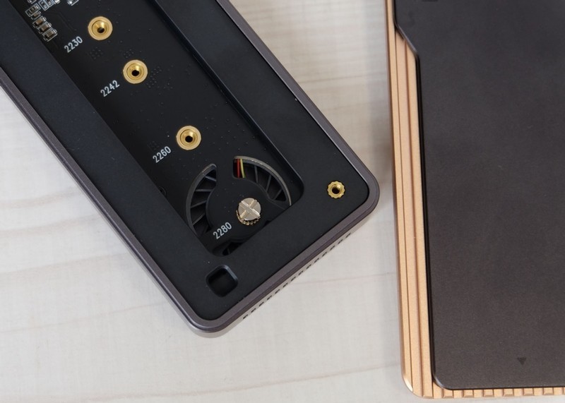 移动存储新选择 腾隐PCIe4.0固态硬盘+USB4.0绿联硬盘盒DIY