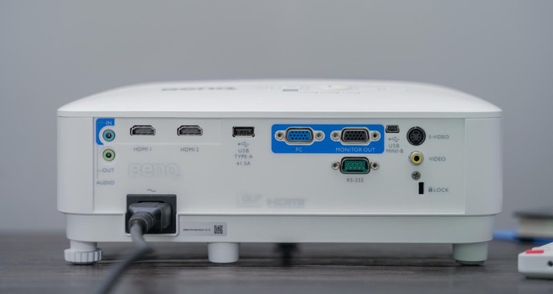 大屏幕展示方案细节，明基MH560商务投影仪体验