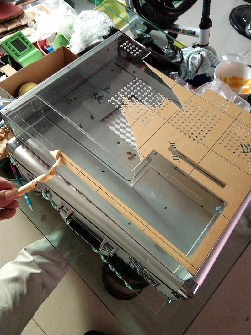 手提箱电脑制作，用密码箱作为电脑机箱！