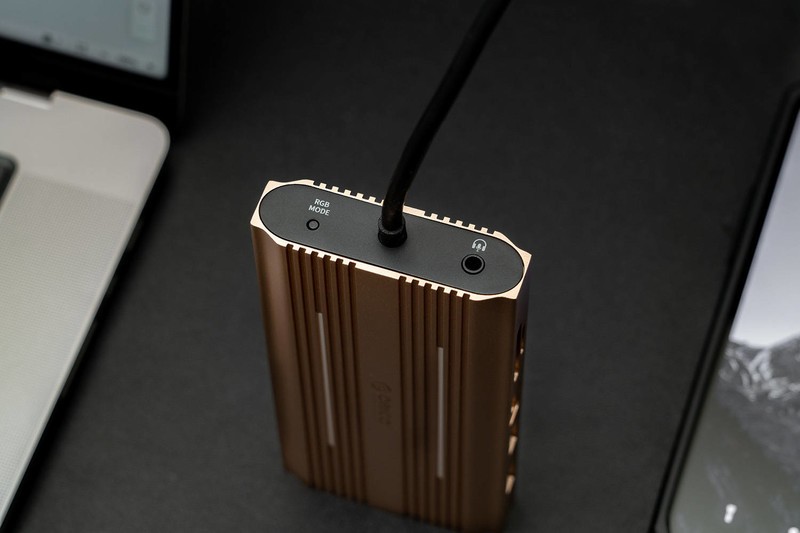 4K多屏异显、PD100W反充、内置读卡器，ORICO 12合1 RGB扩展坞评测