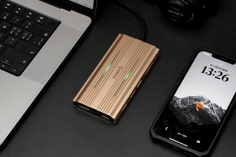 4K多屏异显、PD100W反充、内置读卡器，ORICO 12合1 RGB扩展坞评测