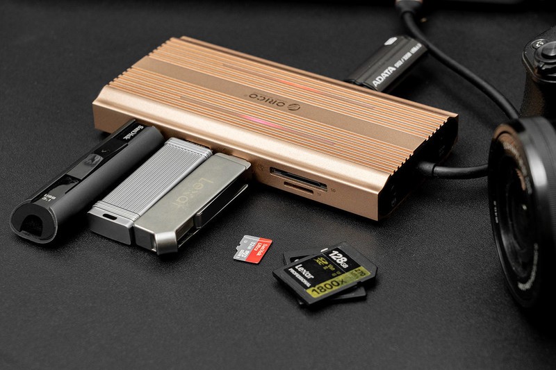 4K多屏异显、PD100W反充、内置读卡器，ORICO 12合1 RGB扩展坞评测