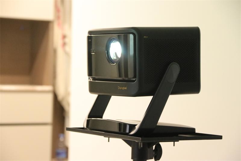 白天观影不拉窗，高亮画质媲美电视！当贝X5S激光投影仪体验