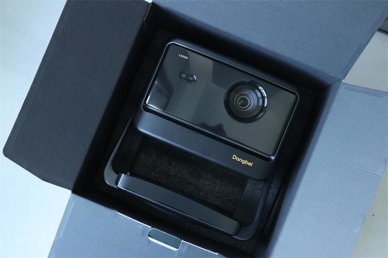 白天观影不拉窗，高亮画质媲美电视！当贝X5S激光投影仪体验