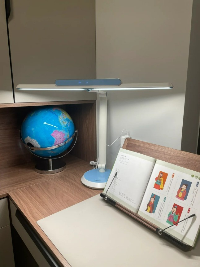 学生护眼台灯十大排名：2025 年权威指南，家长必看！