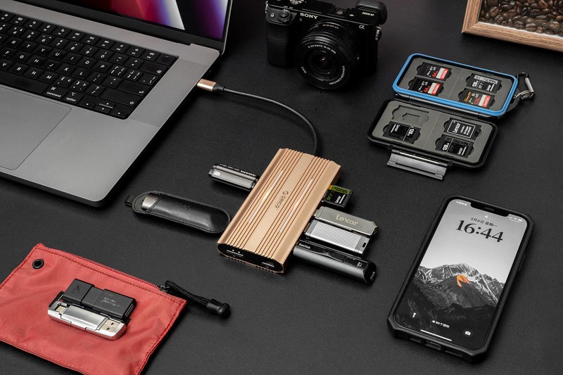 4K多屏异显、PD100W反充、内置读卡器，ORICO 12合1 RGB扩展坞评测
