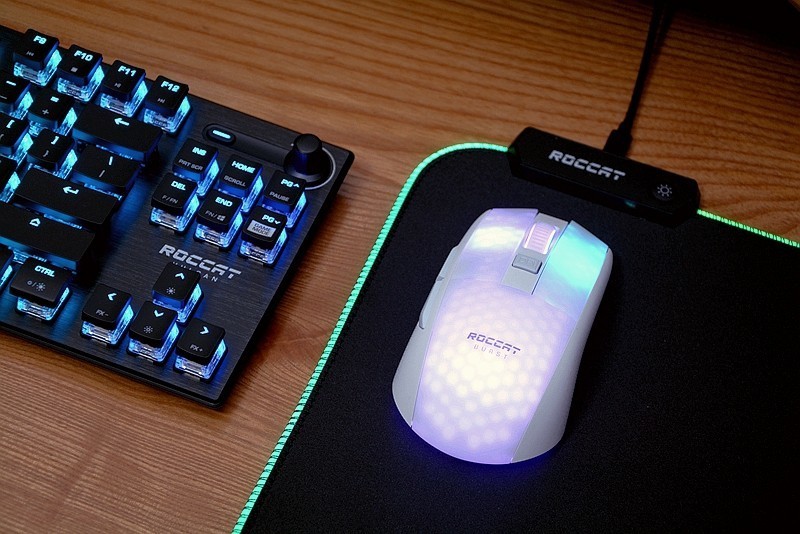 冰豹新旗舰，对标GPW，全身都是灯！冰豹BURST PRO AIR鼠标开箱体验