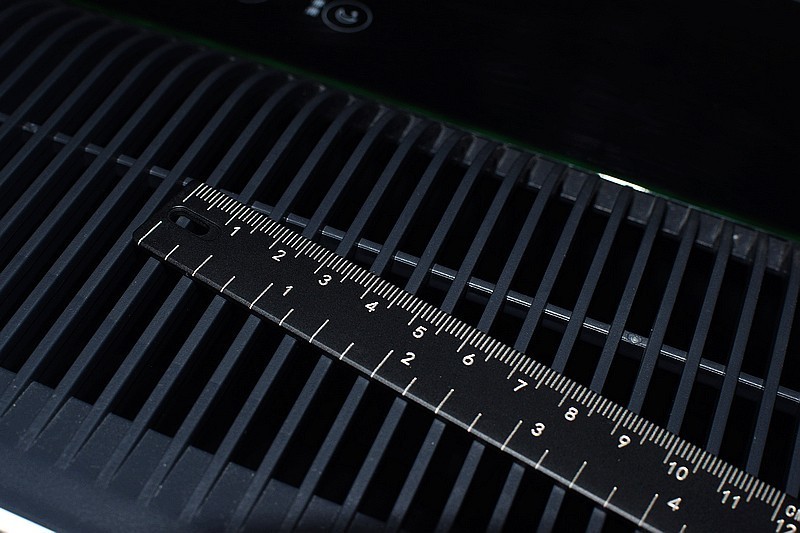 科幻与实用的完美融合 费戈太空舱钛尺