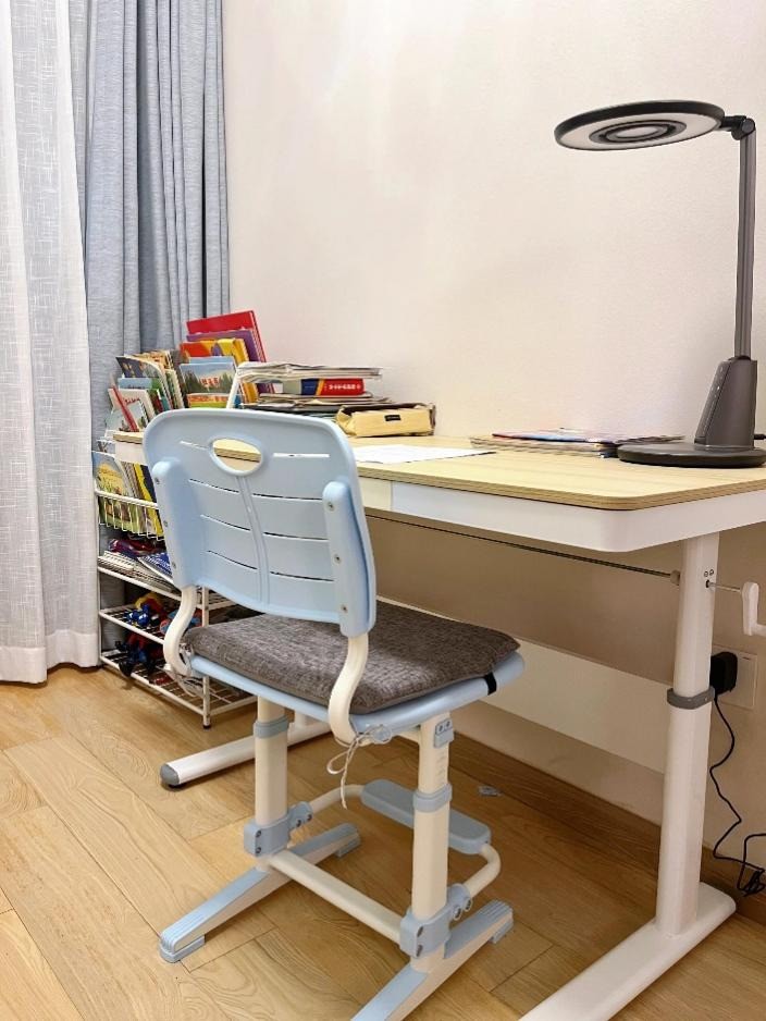 儿童台灯哪个品牌更护眼更好？2025 年最新护眼台灯推荐，附优缺点分析