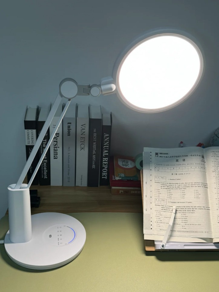 儿童台灯哪个品牌更护眼更好？2025 年最新护眼台灯推荐，附优缺点分析