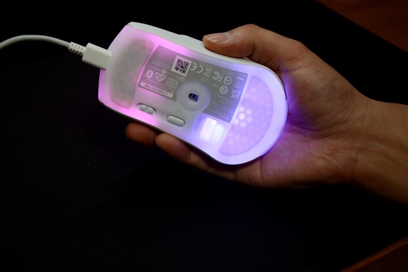 冰豹新旗舰，对标GPW，全身都是灯！冰豹BURST PRO AIR鼠标开箱体验