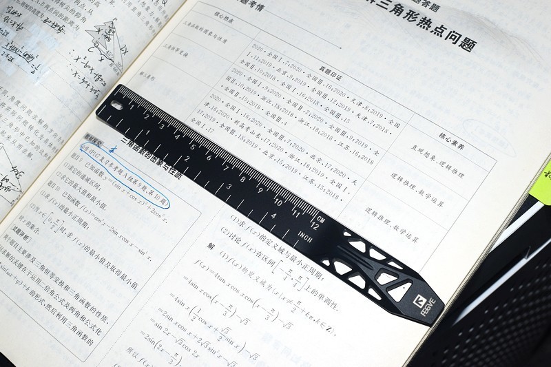 科幻与实用的完美融合 费戈太空舱钛尺