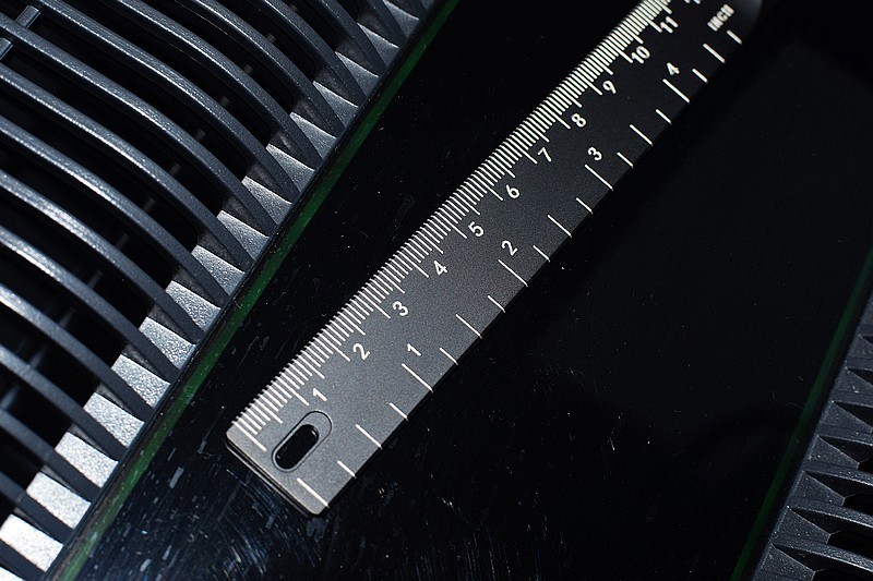 科幻与实用的完美融合 费戈太空舱钛尺