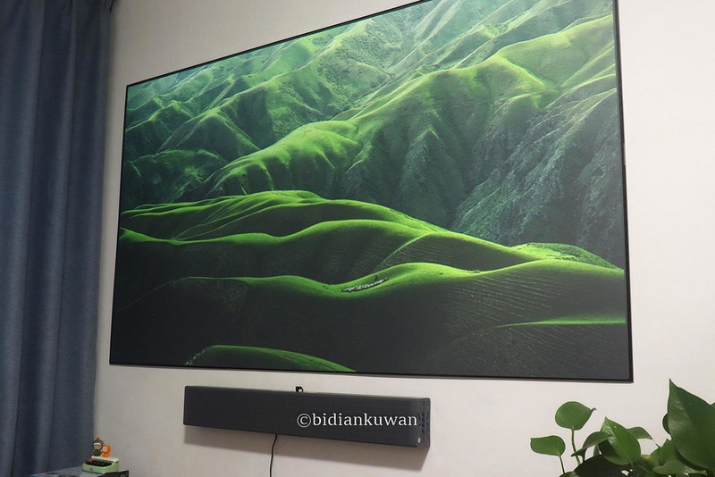 怎样将投影仪抗光屏紧贴墙面，并保持极简超薄？这篇攻略请收好！