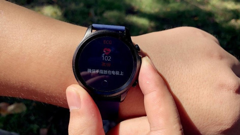 戴在手上的健康卫士----didoE55S智能手表血压血糖风险评估