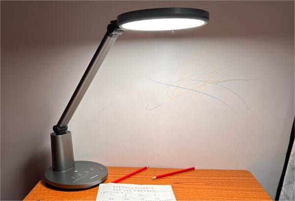 护眼台灯哪个最好？千万要谨慎劣质台灯引发的健康危机！