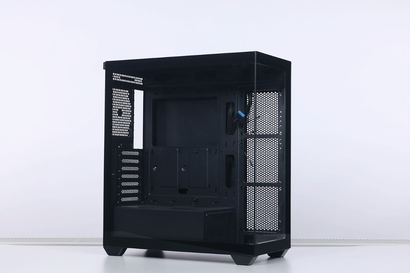 娱乐大师299万，满足99%人需求的纯黑色海景房，颜值和性能并存