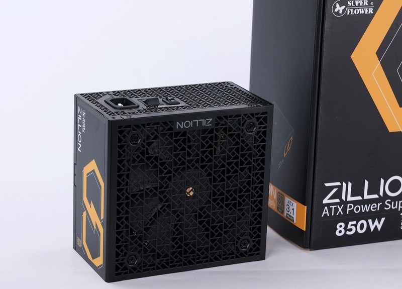 娱乐大师299万，满足99%人需求的纯黑色海景房，颜值和性能并存