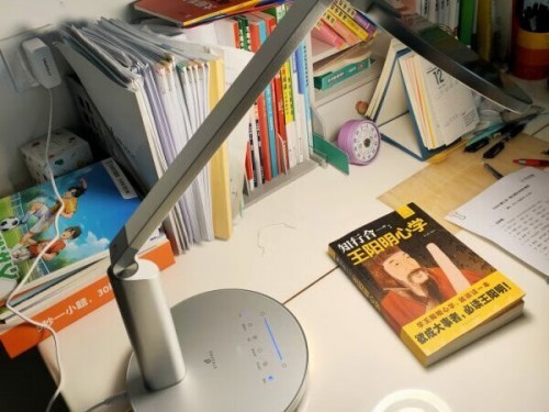 儿童写作业的台灯怎么选择？深挖那些误导消费者的护眼台灯套路