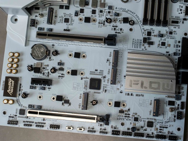 2000元新标杆，七彩虹iGame Z890 FLOW V2主板首发测评