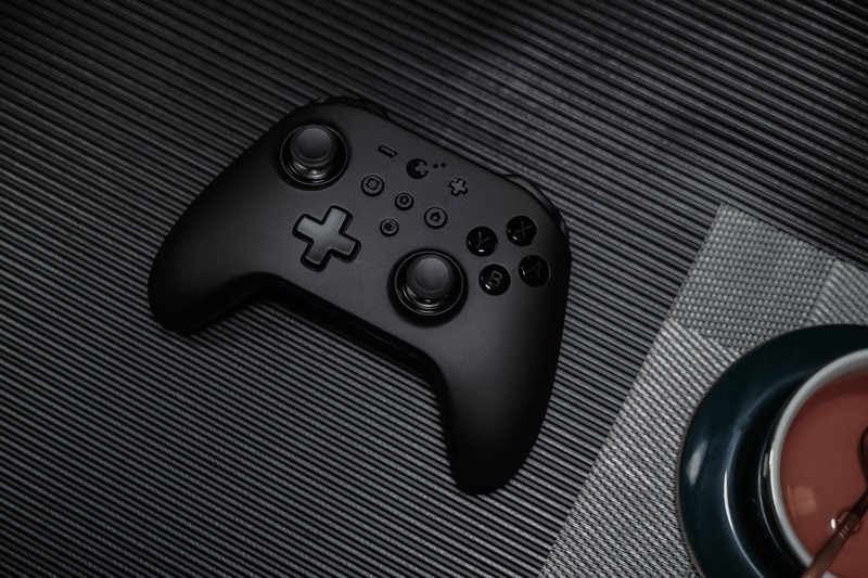 贴心小棉袄送的新年礼物，“香”就一个字——谷粒金刚2PRO手柄