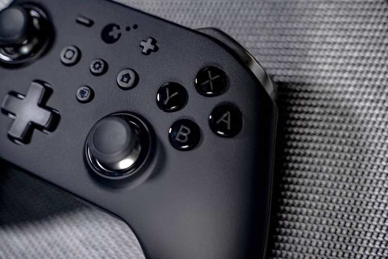 贴心小棉袄送的新年礼物，“香”就一个字——谷粒金刚2PRO手柄