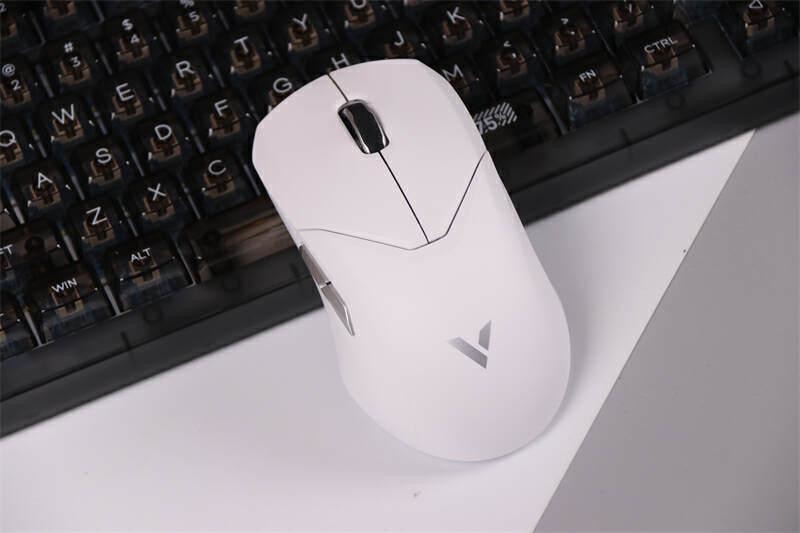 78g自重，160小时续航！手感性能兼顾，雷柏VT9双模游戏鼠标体验