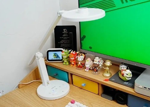 小学生用什么样的台灯护眼？甄选什么样的台灯最护眼耐用又好用