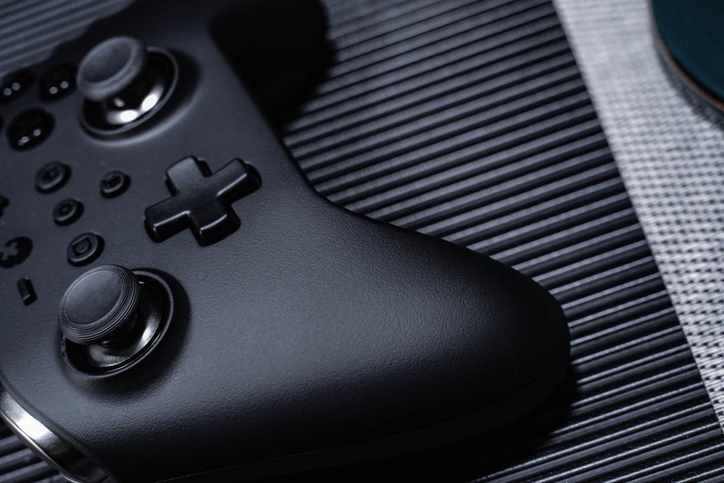 贴心小棉袄送的新年礼物，“香”就一个字——谷粒金刚2PRO手柄