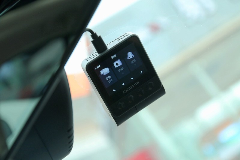 4K小霸王真旗舰，盯盯拍Z50行车记录仪深度体验