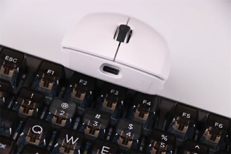 78g自重，160小时续航！手感性能兼顾，雷柏VT9双模游戏鼠标体验