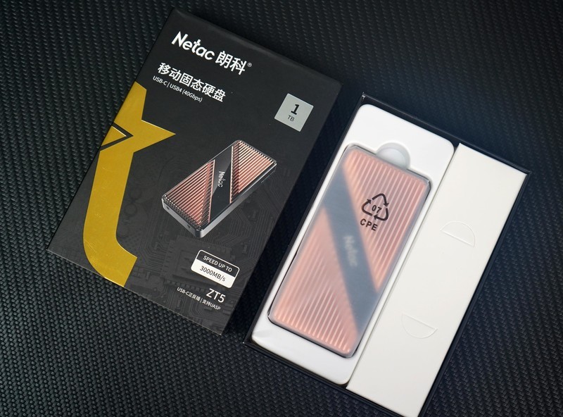 朗科ZT5 USB4移动固态硬盘评测：3000MB/s，谁能来比快？