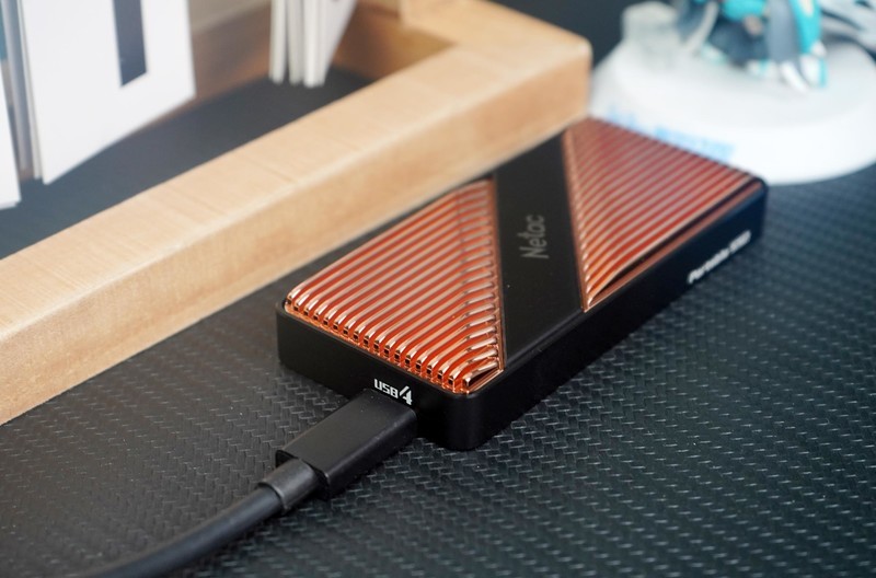 朗科ZT5 USB4移动固态硬盘评测：3000MB/s，谁能来比快？