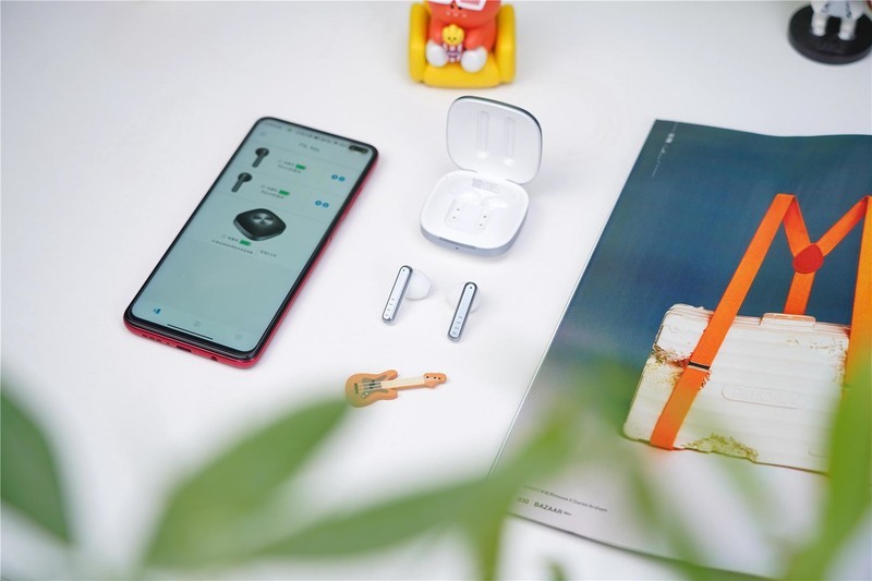 七夕情 人节最佳撒狗粮方式，FIIL Key银宇白耳机为爱情制造惊喜