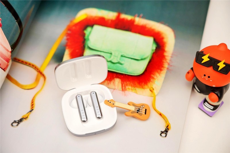 七夕情 人节最佳撒狗粮方式，FIIL Key银宇白耳机为爱情制造惊喜