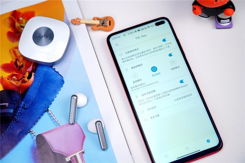 七夕情 人节最佳撒狗粮方式，FIIL Key银宇白耳机为爱情制造惊喜