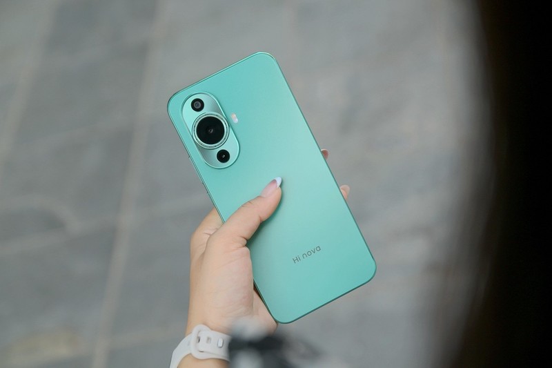 Hi nova 11首发体验：潮流轻薄还擅长拍人像？