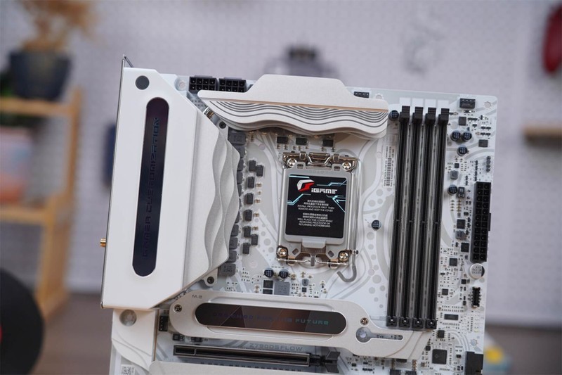 “银河战舰”出击，新旗舰来袭-七彩虹iGame Z790 D5 FLOW主板分享