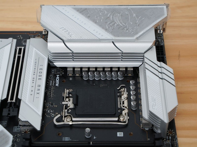 给硬件来个通透海景房微星MAG PANO 100L PZ WHITE白刃PLUS体验