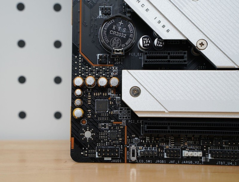 给硬件来个通透海景房微星MAG PANO 100L PZ WHITE白刃PLUS体验