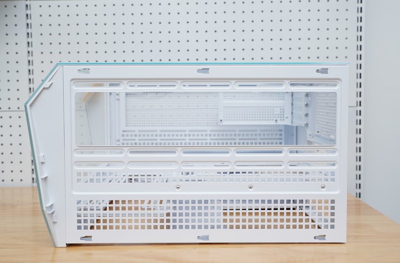 给硬件来个通透海景房微星MAG PANO 100L PZ WHITE白刃PLUS体验