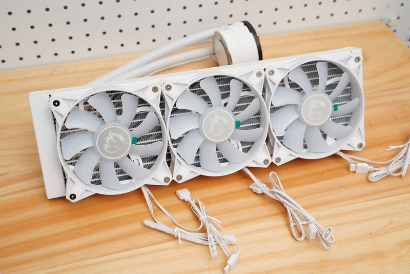 给硬件来个通透海景房微星MAG PANO 100L PZ WHITE白刃PLUS体验