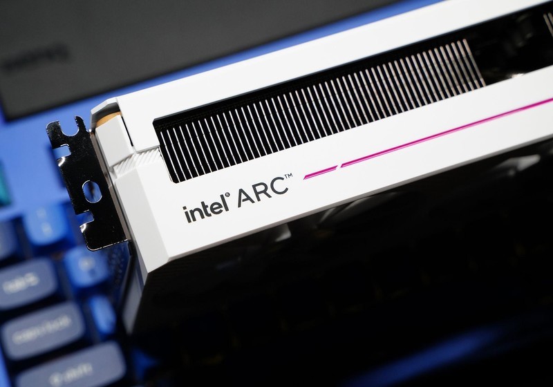 给硬件来个通透海景房微星MAG PANO 100L PZ WHITE白刃PLUS体验