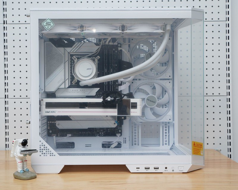 给硬件来个通透海景房微星MAG PANO 100L PZ WHITE白刃PLUS体验