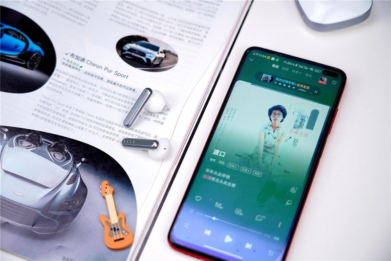 七夕情 人节最佳撒狗粮方式，FIIL Key银宇白耳机为爱情制造惊喜